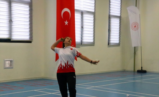 Badmintoncu Sinem'in hedefi Avrupa şampiyonasında kürsüye çıkmak