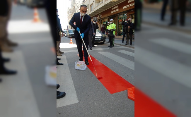 Kilis Valisi Soytürk, yaya geçidine kırmızı çizgi çekti