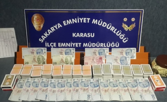 Sakarya'da evde kumar oynayan 16 kişiye para cezası verildi