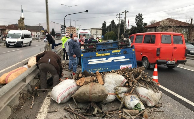 Sakarya'da tarım aracı devrildi: 1 yaralı