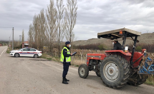 Aksaray Jandarması'ndan traktör mesaisi