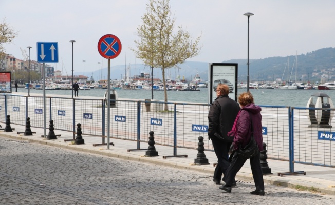 Çanakkale'de kordon boyu bariyerlerle kapatıldı