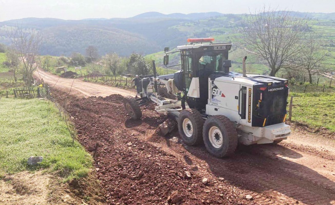 Kocaeli İzmit'te yıllardır bakımsız köy yolu iyileştiriliyor