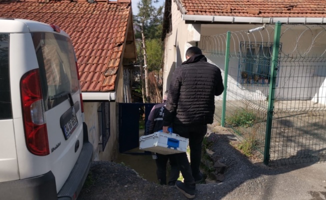 Kocaeli'de bir evin müştemilatından hırsızlık anı güvenlik kamerasına yansıdı