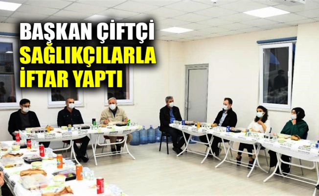 Çiftçi, sağlıkçılarla iftar yaptı