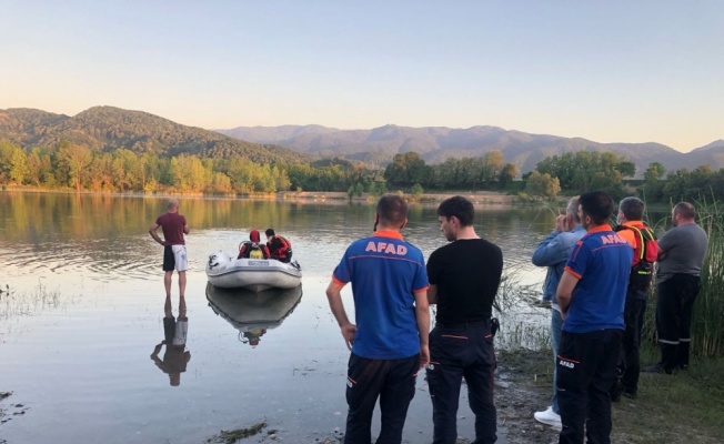 Sakarya'da serinlemek için gölete giren genç boğuldu