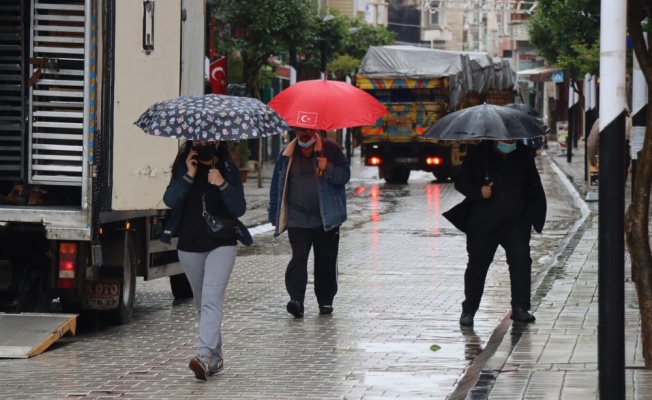 Trakya'da aralıklarla şiddetini artıran sağanak etkili oluyor