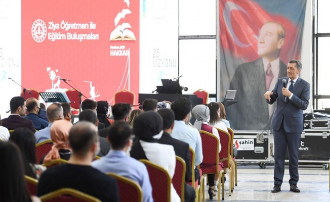 Bakan Selçuk: “Hakkari’nin Paris ile yarışmasını istiyorum”