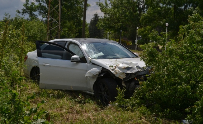 Keşan'da devrilen otomobildeki 2 kişi yaralandı