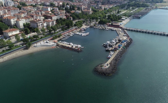 Tekirdağ'da rüzgar müsilajı kıyıdan uzaklaştırdı