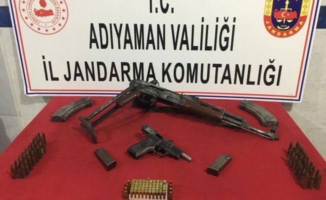 Adıyaman Kahta’da evinde kaleşnikofla yakalandı