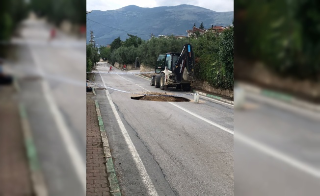 Bursa'da kuvvetli yağış hayatı olumsuz etkiledi