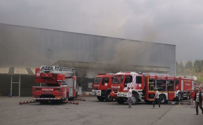 Çayırova'da depoda çıkan yangın söndürüldü