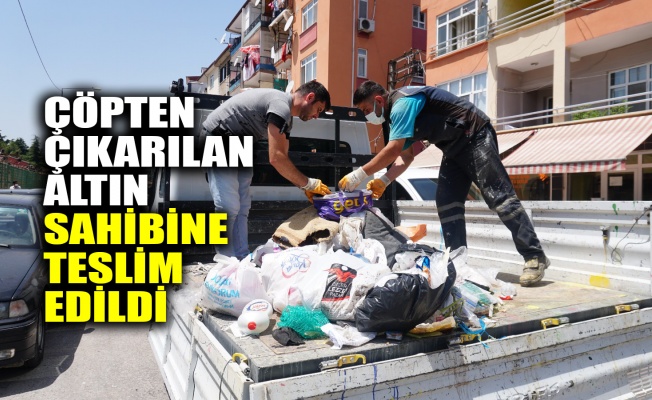 Çöpten çıkarılan altın sahibine teslim edildi