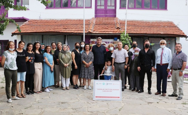 Manisa Kula’da üreten kadınlara ekipman desteği