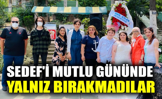 Sedef'i mutlu gününde yalnız bırakmadılar