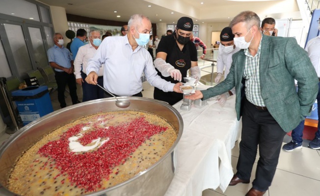 Başkan Büyükgöz’den personele aşure ikramı