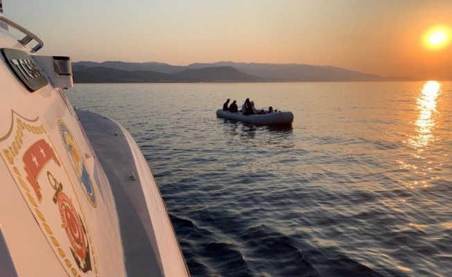 Çanakkale'de botları sürüklenen yabancı uyrukluları, sahil güvenlik kurtardı