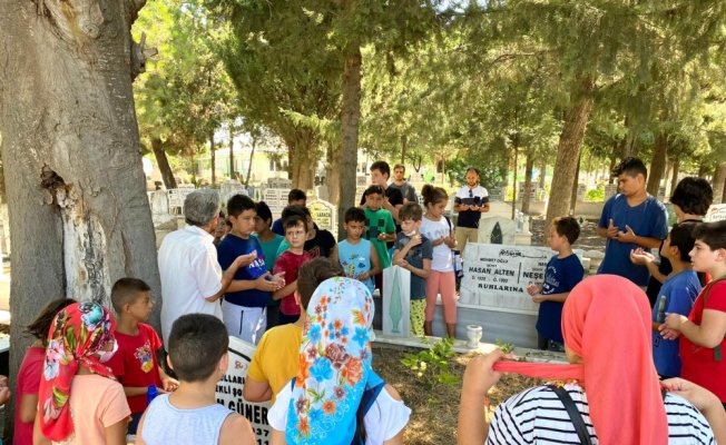 Tekirdağ'da Kur'an kursu öğrencileri şehit mezarlarını ziyaret etti