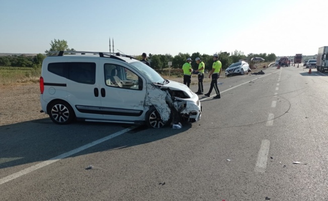 Tekirdağ'da yolun karşısına geçmeye çalışırken otomobilin çarptığı kişi öldü