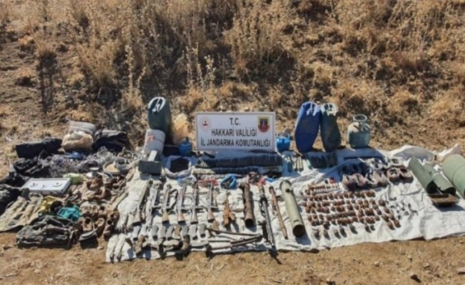 Hakkari Yüksekova'da 69 el bombası ve mühimmat ele geçirildi