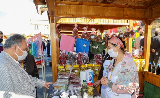 Kayseri Talas'ta Maharetli Eller vitrine çıkıyor