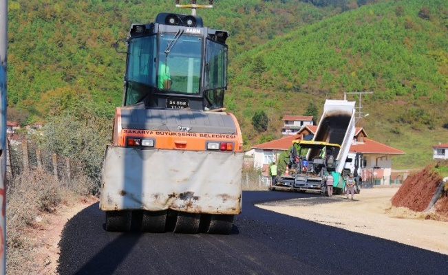 Sakarya Büyükşehir asfalt çalışması yapıyor 