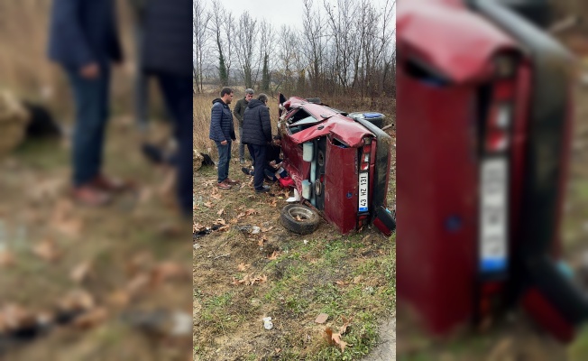 Bursa takla atan otomobilde sıkışan sürücü ağır yaralandı