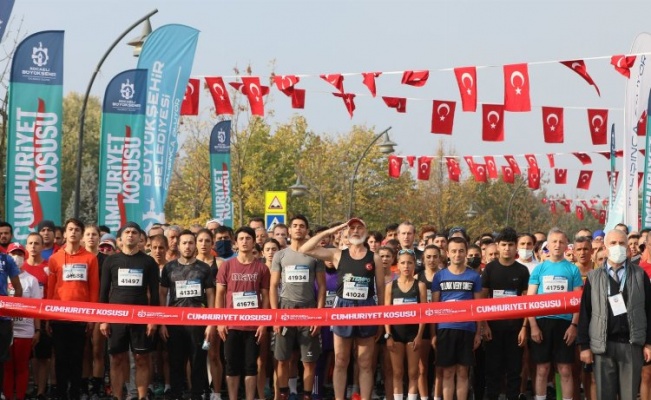 Manisalı atletizm sporcusu Bayar, Cumhuriyet Koşusunda 2. oldu 