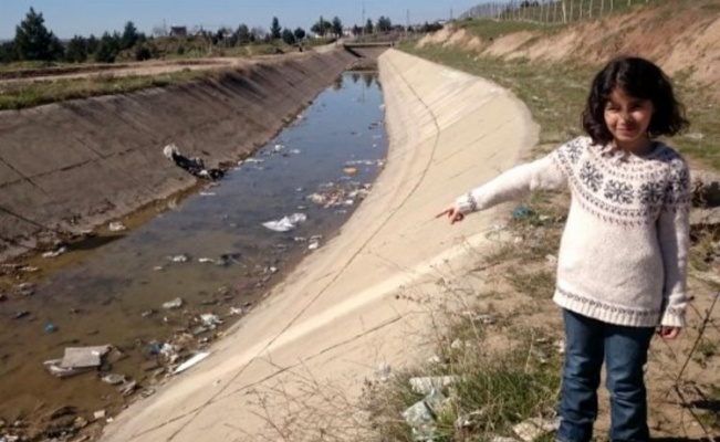 Sulama kanalı temizleniyor