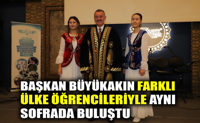 Başkan Büyükakın farklı ülke öğrencileriyle aynı sofrada buluştu