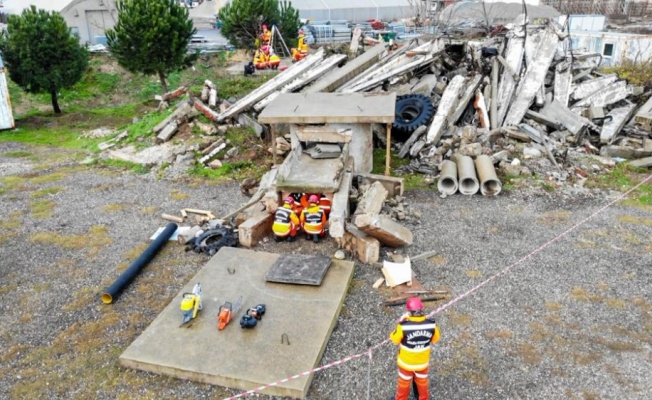 Bursa'da jandarma ekipleri deprem tatbikatı yaptı