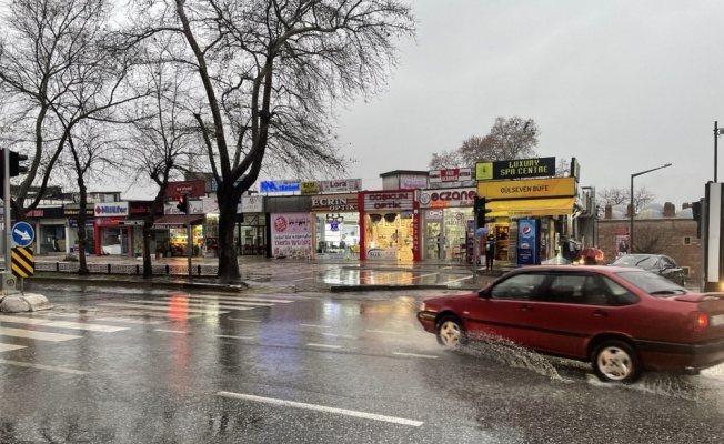 Edirne'de sağanak hayatı olumsuz etkiledi