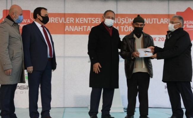 Kayseri Kocasinan'da anahtarlar teslim ediliyor