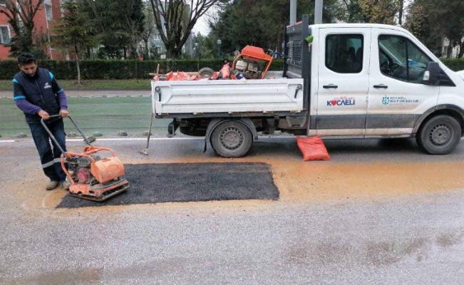 Kocaeli'nde çukurlar onarılıyor 