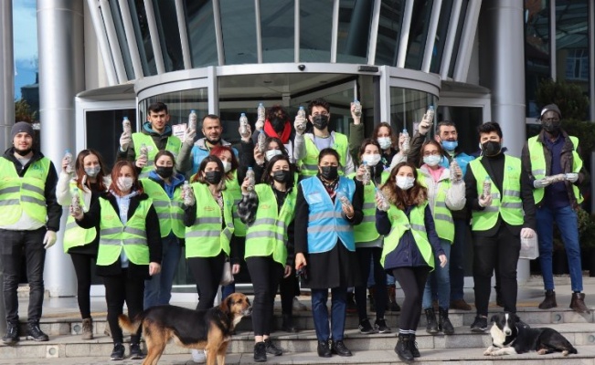 KOÜ'lü gençler 3 bin adet izmarit topladı 