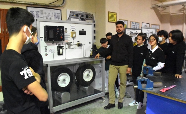 Uluslararası hava yolu şirketlerine İngilizce yeterlilikle eleman yetiştiriyorlar