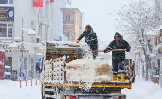 Aksaray Belediyesi 85 aracıyla kar mesaisinde 