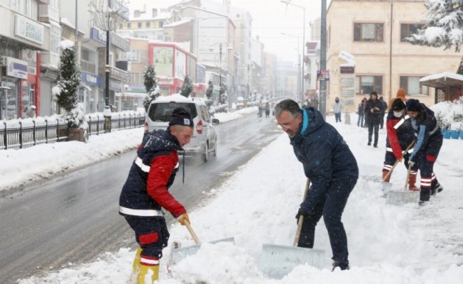 Nevşehir'de karla mücadele devam ediyor 