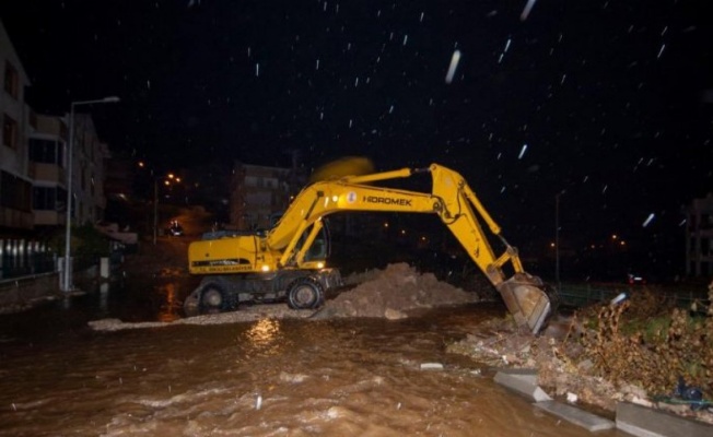 İzmir Dikili yağmurdan olumsuz etkilendi