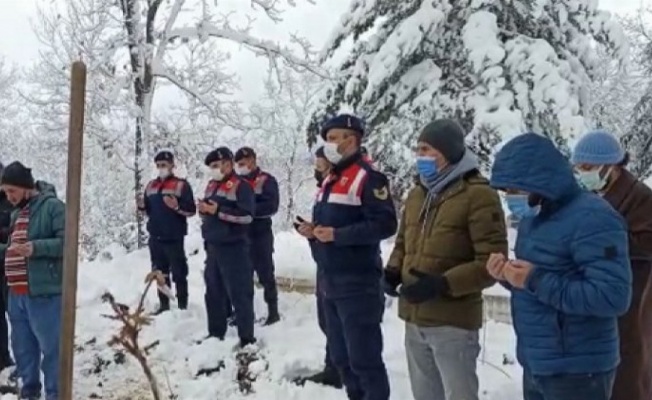 Vefat eden şehit annesi son yolculuğuna uğurlandı