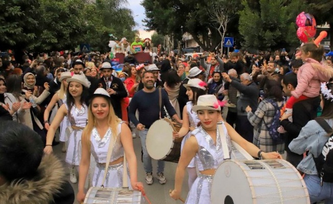 Adana'da karnaval coşkusu