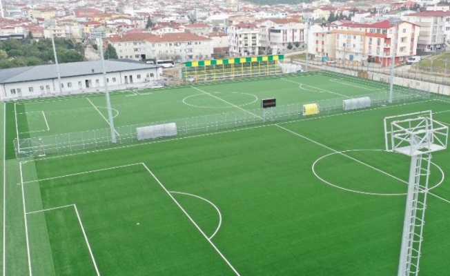 Darıca Nene Hatun Stadı’ndaki doğu sahasının çimleri de tamam