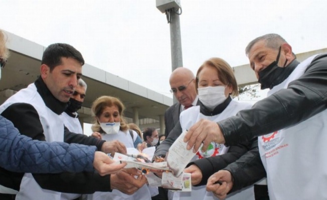 İzmir'de emeklilerden zam isyanı: Sokağa indiler, faturaları yaktılar