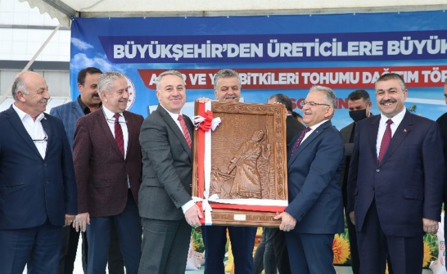 Kayseri Büyükşehir'den tohum desteği