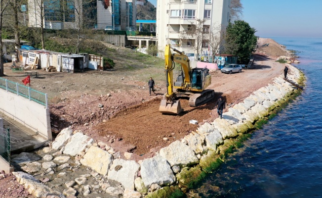 Değirmendere-Halıdere sahil düzenlemesi hızla devam ediyor