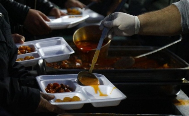 Gaziantep Büyükşehir her gün bir mahallede iftarlık yemek dağıtıyor 