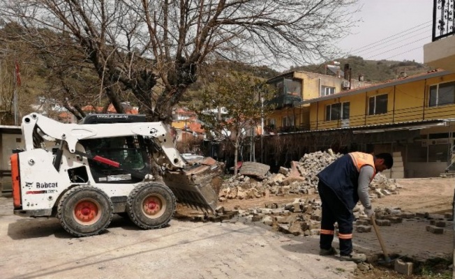 İzmir Kavacık Meydanı'nda çalışmalar başladı