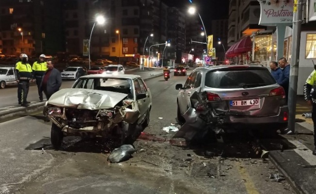 Niğde'de İsmet Sayın Caddesi'nde trafik kazası 