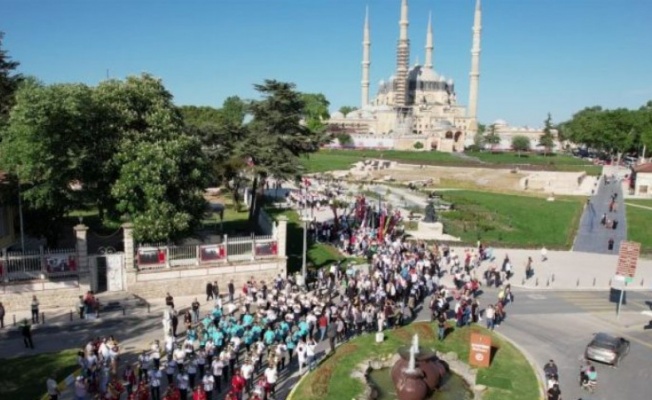 Edirne'deki lezzetli festivalde bandolar korteji